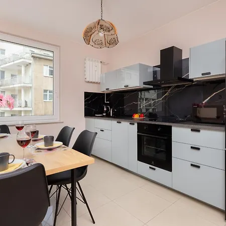 In Centre Starowiejska By Renters Apartment