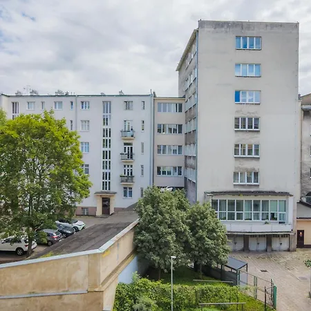 In Centre Starowiejska By Renters Apartment