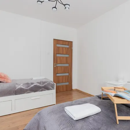 In Centre Starowiejska By Renters Apartment
